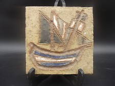 VALLAURIS- LES ARGONAUTES-BEAU CARREAU PLAQUE CERAMIQUE AU BATEAU