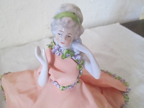 Ancienne demi figurine - demi, poupee