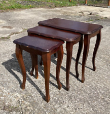 3 tables gigogne en bois en bon état