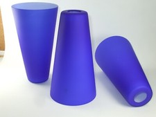 Abat jour tulipe verre opaline bleu , NEUF , aspect givré .H20,5cm x diam 11cm