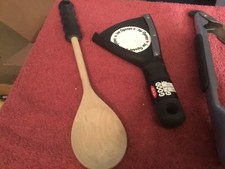 kitchen utensil items 