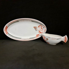 Plat à poisson et une