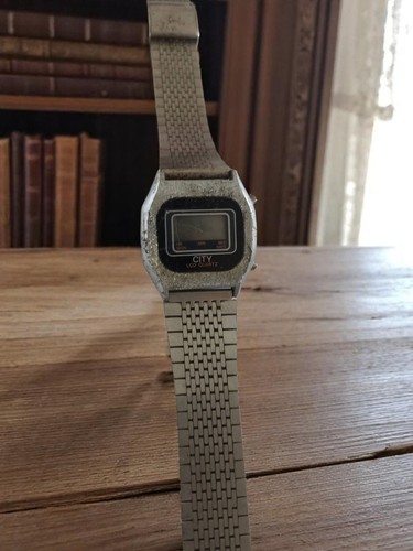 Montre digitale vintage homme