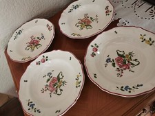 Assiettes creuses signées Vieux Saint Amand 1713, décor floral