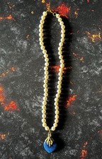 NEUF BEAU COLLIER PERLES BLANCHES PENDENTIF COEUR BLEU DORÉ ET ZIRCON 