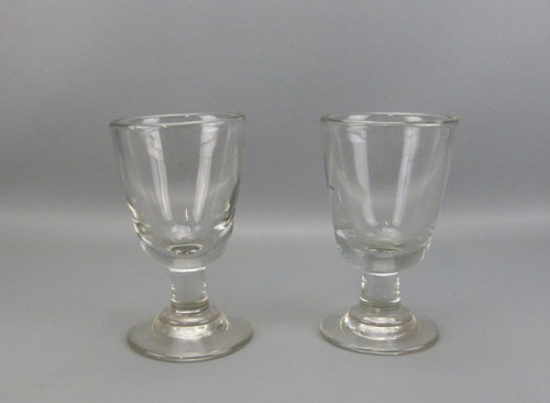 Deux anciens verres - , pied