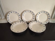 5 assiettes à petit-déjeuner