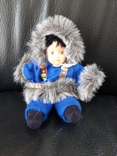 Petite Poupée en Porcelaine