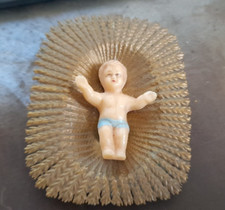 SANTON CRECHE ENFANT JESUS SUR LIT DE PAILLE 1950 PLASTIQUE DUR
