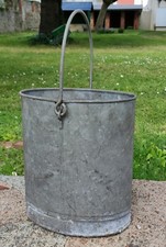 Ancien seau ovale zinc/décoration extérieur vintage/déco jardin/old zinc basin