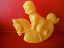 BONUX JOUET CADEAU ANCIEN  CHEVAL A BASCULE AVEC FILLETTE EN PVC JAUNE