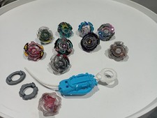 Lot toupies beyblade avec 2 lanceurs 