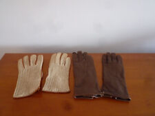 LOT 2 PAIRES DE GANTS. 1 PAIRE CUIR MARRON. 1 PAIRE CUIR MARRON ET MAILLE.