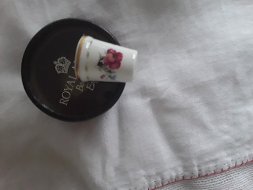 Dé coudre porcelaine - à,