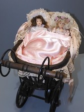 -JOUET ANCIEN BERCEAU POUSSETTE BAMBOU & Métal noir avec 2 petites POUPEES XXe D