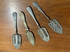 4 cuillères à absinthe