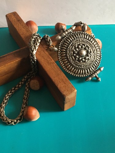 Gros collier argenté - collier, style