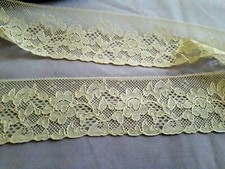 DRG14 ANCIENNE DENTELLE beige tulle décor floral Alençon larg 5 cm long 15 m