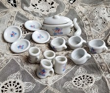 mini dinette vaisselle en porcelaine de poupée