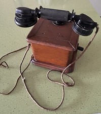 Téléphone ancien en bois à manivelle 1941