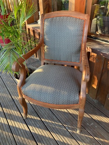 Ancien élégant fauteuil - et,