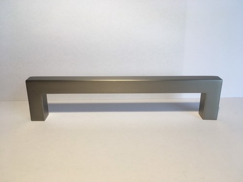 Poignée porte placard - de,