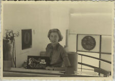 PHOTO ANCIENNE - VINTAGE SNAPSHOT -PUBLICITÉ BAS NYLON VALISÈRE LINGERIE ATELIER