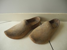 ancienne paire sabots bois déco rustique antique wooden clogs folk art populaire