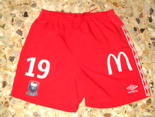 Short football ancien porté