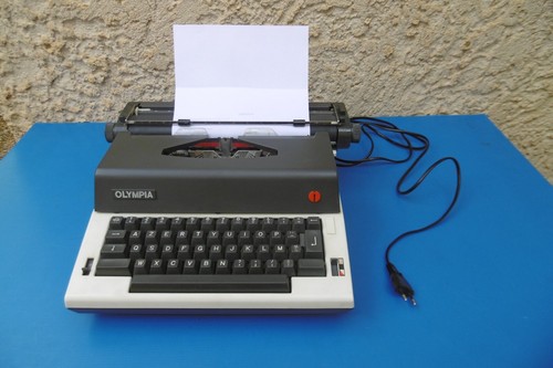 Ancienne machine ecrire - machine, a
