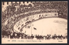 CPA Arles, Les Arènes, Course