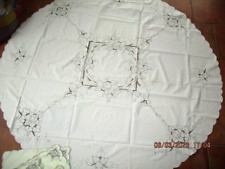 NAPPE BRODEE RONDE   1,60m ET  8 SERVIETTES 0,40m x 0,40m