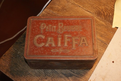 Ancienne boîte publicitaire