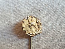 ART NOUVEAU EPINGLE A CRAVATE PLAQUE OR GRAVEAUR TAIRAC JEUNE FEMME IRIS