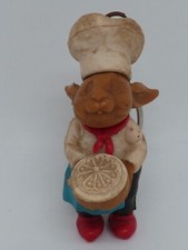 FIGURINE ANCIENNE PVC PLASTIQUE LAPIN CUISINIER PATISSIER
