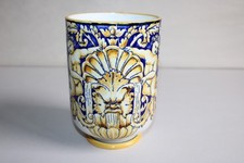 Ancien petit vase en faïence de Gien, décor renaissance chérubin oiseau, H. 13.7