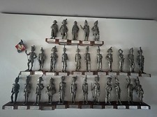 Lot 28 figurines Étains du
