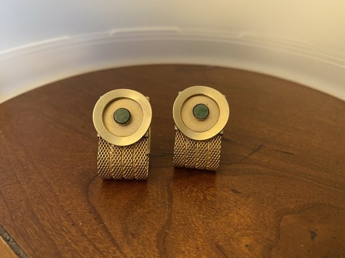 Vintage gold tone round jade - gold,