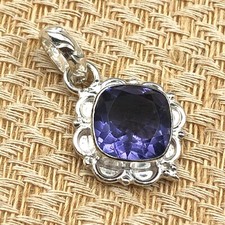 Pendentif pierre précieuse en
