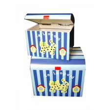 Coffres en bois peint