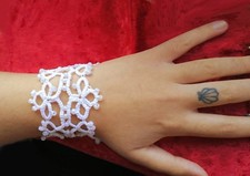 Bracelet en dentelle tachetée