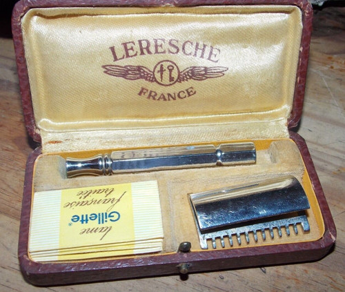 Ancien rasoir non - , marqué