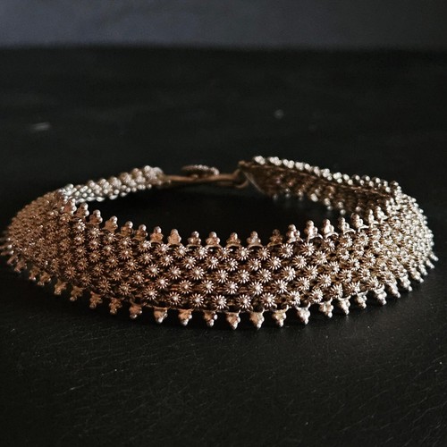 Délicat bracelet manchette