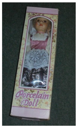 Poupée porcelaine environ