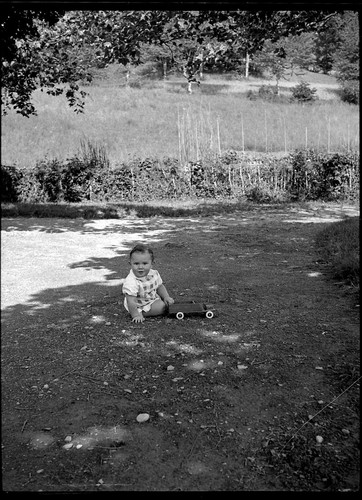 Young child baby infant - young,