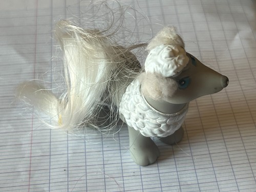 Figurine chien caniche - figurine,