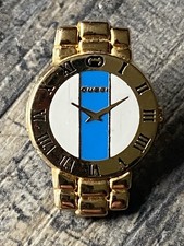 PINS PIN MONTRE WATCH PARFUM GUCCI CADRAN BLANC ET BLEU ARTHUS BERTRAND
