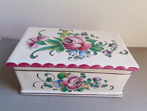 Boîte faience l est - , 'est
