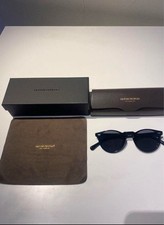 Lunettes de soleil noires