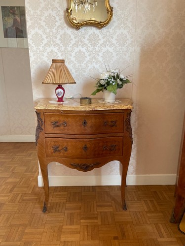 Commode galbée marquetee